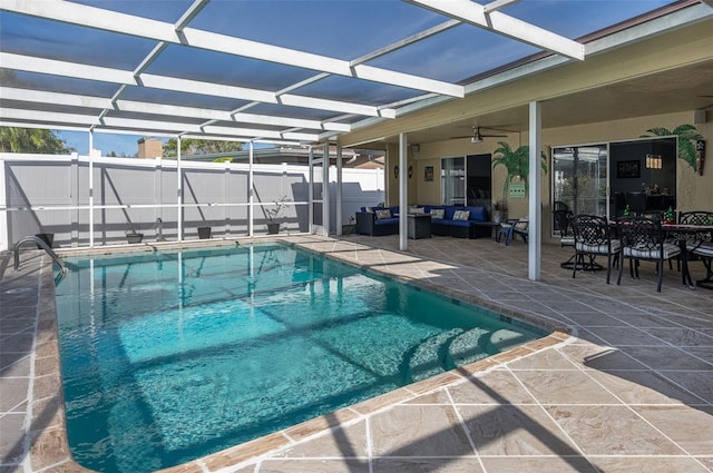view of pool featuring outdoor lounge area, a ceiling fan, fence, a patio, and a fenced in pool