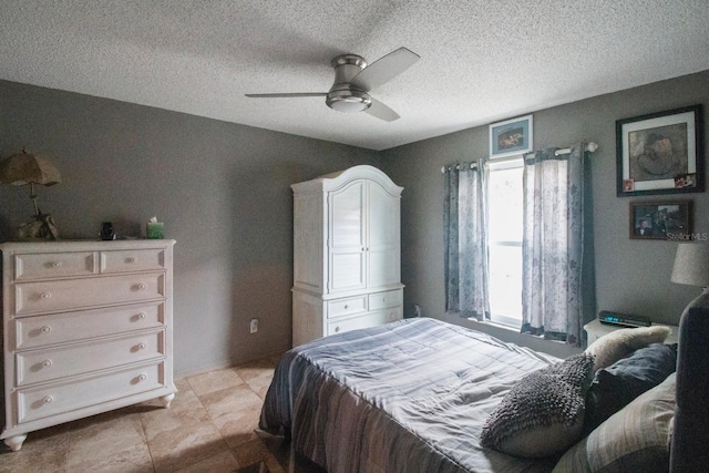 bedroom featuring ceiling fan and a textured ceiling