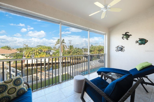 sunroom / solarium with ceiling fan