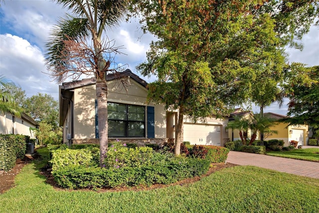 view of front of house with a front lawn