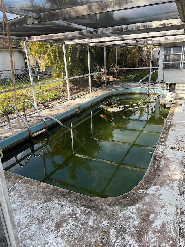 view of swimming pool