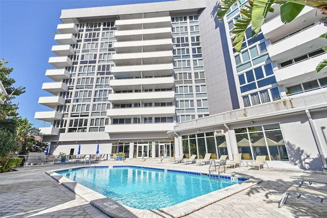 470 3rd St S Unit 405, Saint Petersburg, FL 33701 - community pool with a patio area
