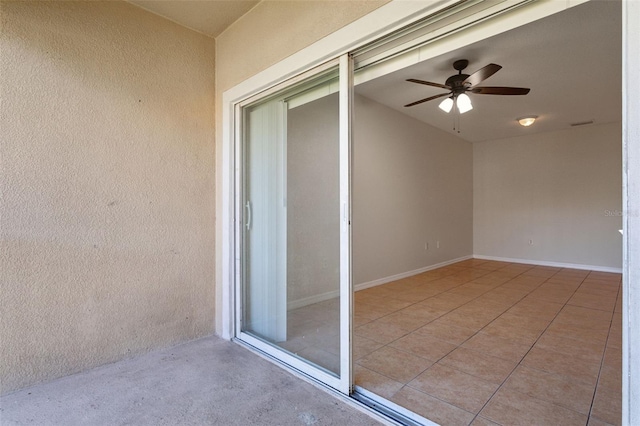 property entrance featuring ceiling fan