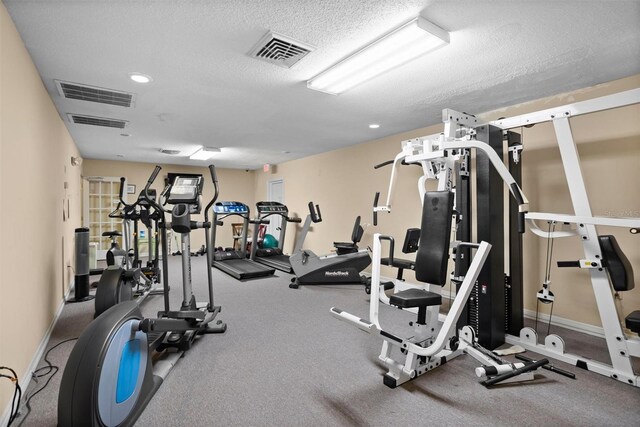 10449 Larchmont Pl N, Pinellas Park, FL 33782 - exercise room featuring baseboards, visible vents, and a textured ceiling