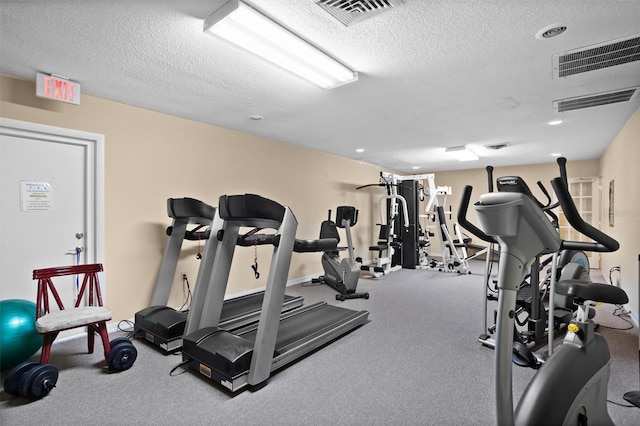 10449 Larchmont Pl N, Pinellas Park, FL 33782 - exercise room with a textured ceiling and visible vents