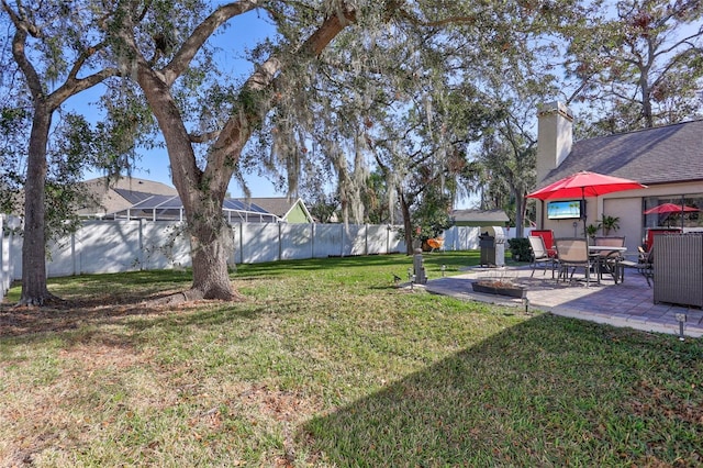 view of yard featuring a patio area