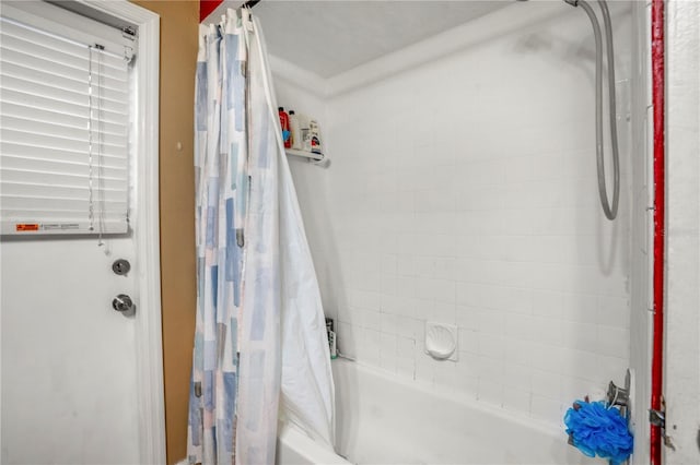 bathroom with shower / bath combo