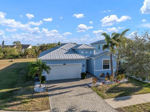 view of front facade featuring a front yard and a garage