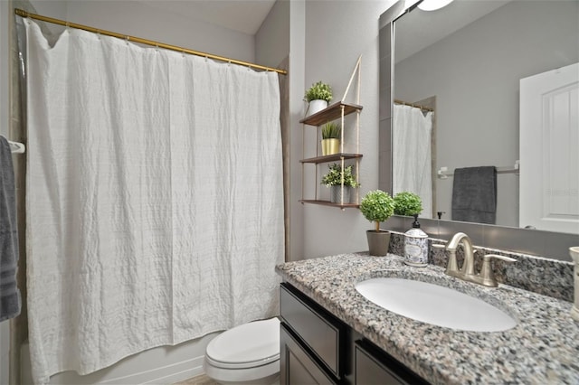 full bathroom with shower / tub combo with curtain, vanity, and toilet