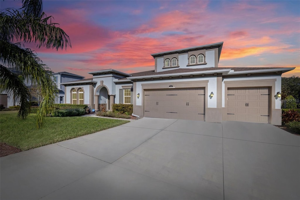 view of front of home featuring a yard and a garage