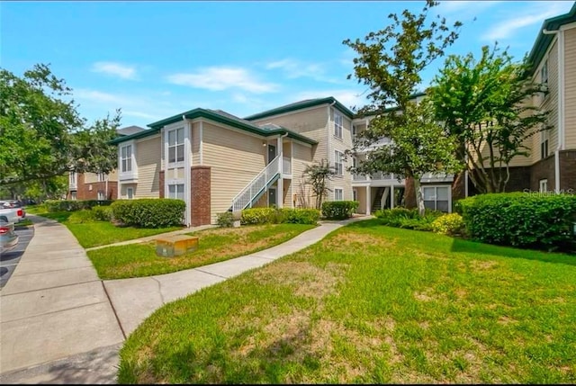 view of front of property with a front lawn