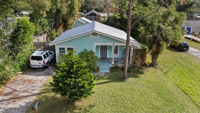 view of front of home with covered porch and a front lawn