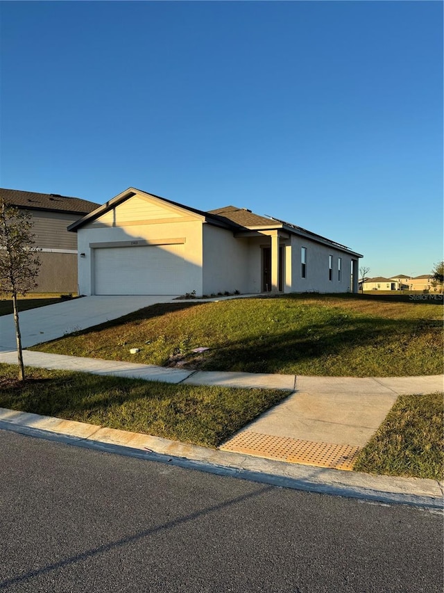 view of front of home featuring a front yard and a garage