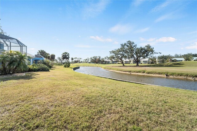 view of yard featuring a water view