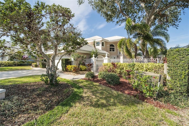 view of front facade featuring a front yard