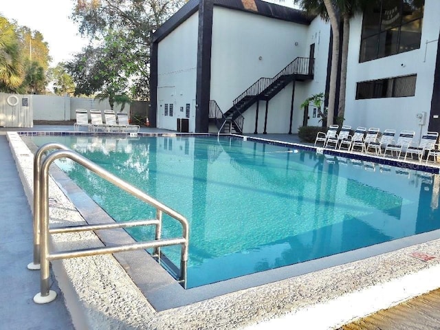 view of swimming pool