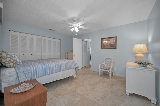 bedroom featuring ceiling fan, a closet, and a textured ceiling