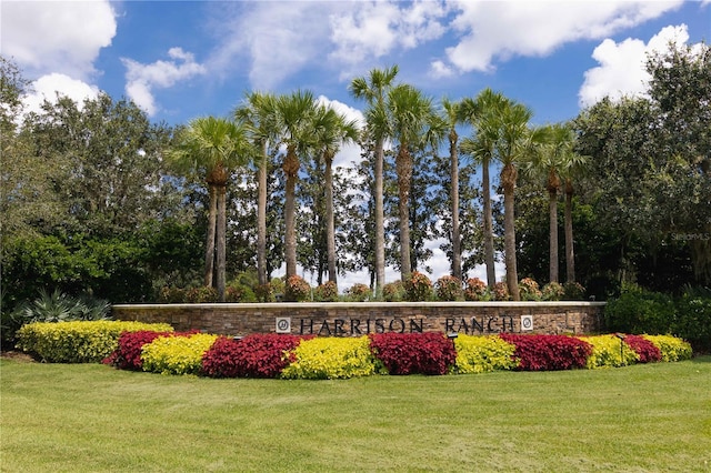 community sign featuring a lawn