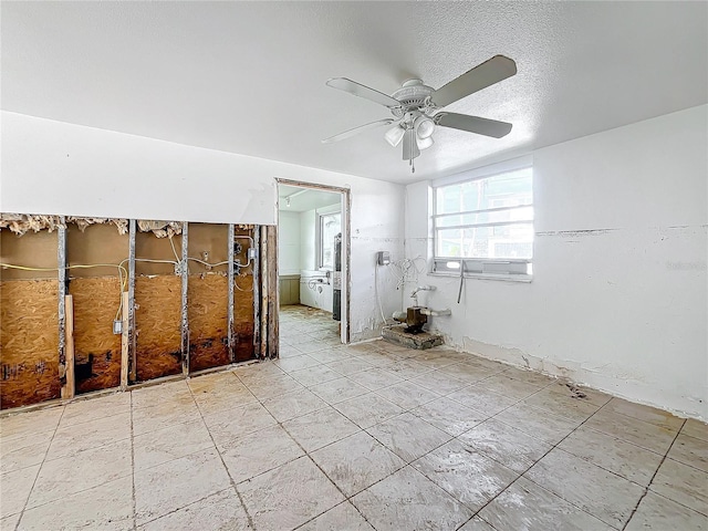 empty room featuring ceiling fan