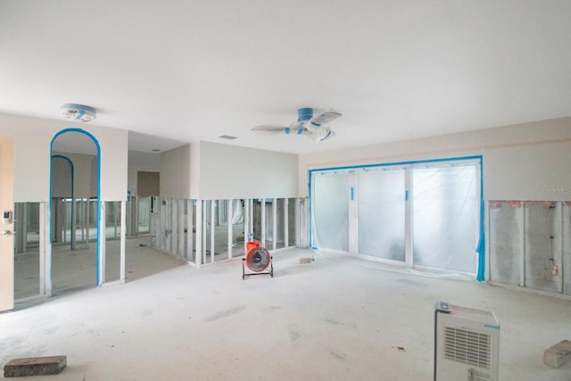 spare room featuring ceiling fan