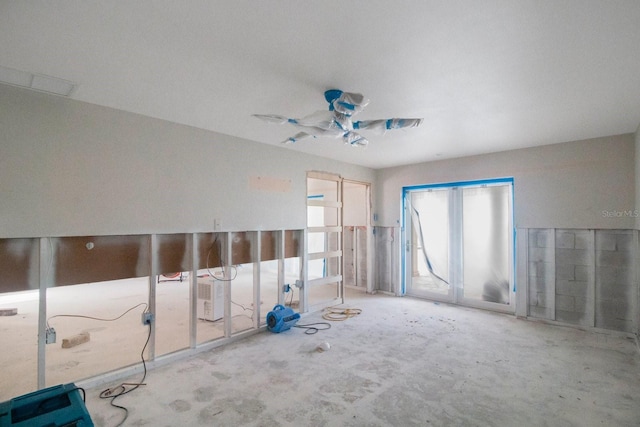 unfurnished room with ceiling fan