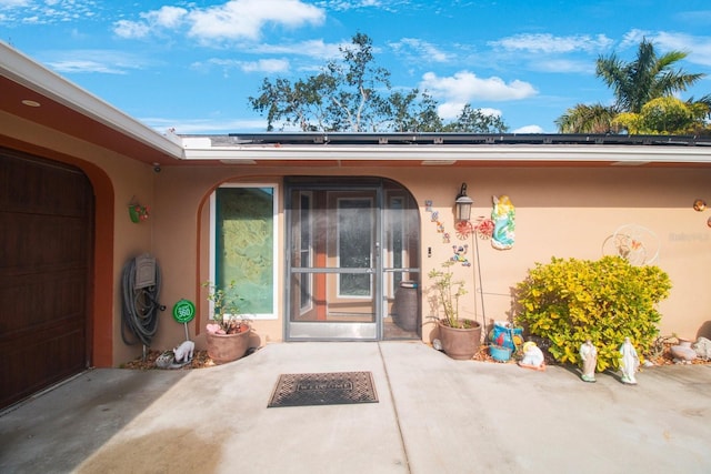 property entrance featuring a patio