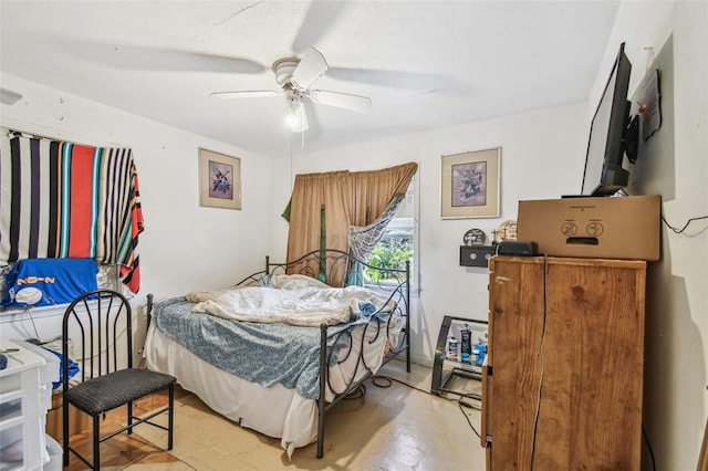 bedroom with ceiling fan