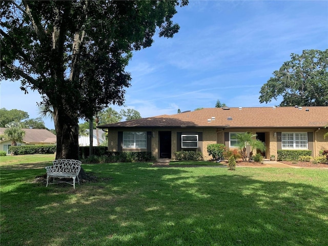 view of front of property with a front yard