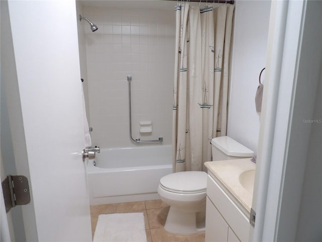 3259 Hilary Cir Unit 1A, Palm Harbor, FL 34684 - bathroom featuring tile patterned floors, shower / bath combo, and vanity