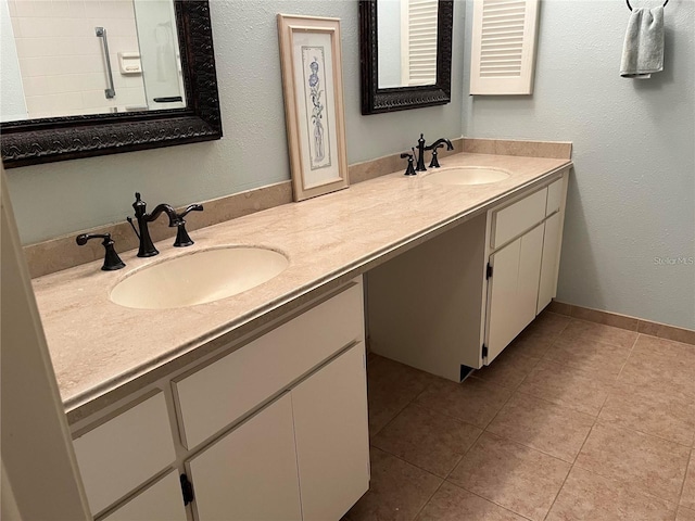 3259 Hilary Cir Unit 1A, Palm Harbor, FL 34684 - full bath featuring double vanity and tile patterned flooring
