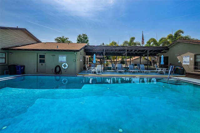 view of swimming pool