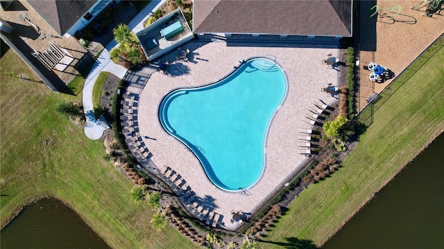 view of pool featuring a water view