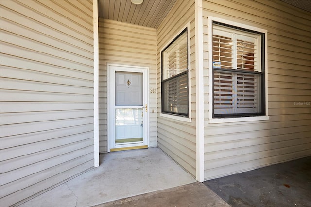 entrance to property with covered porch