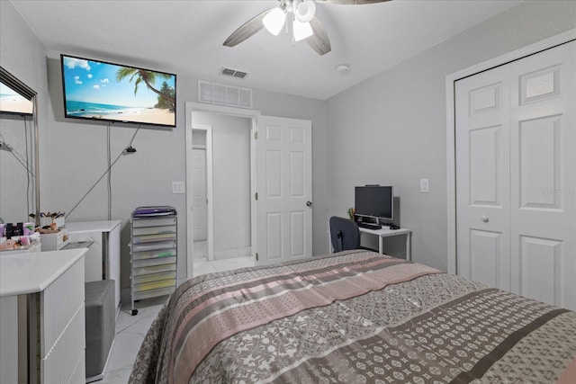 bedroom featuring ceiling fan and a closet