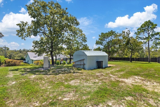 view of yard with an outdoor structure