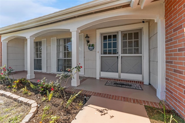 entrance to property featuring covered porch