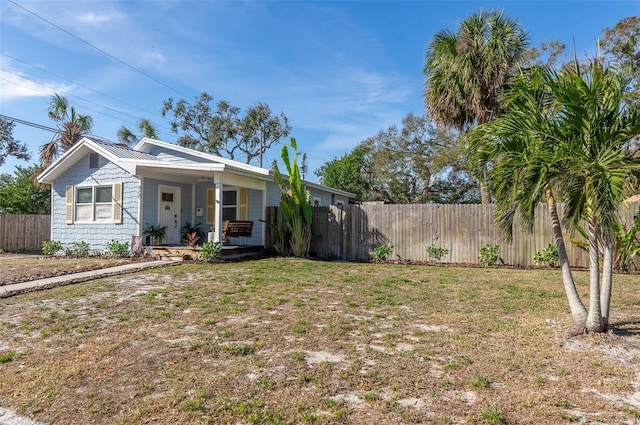 view of front of house featuring a front lawn and covered porch