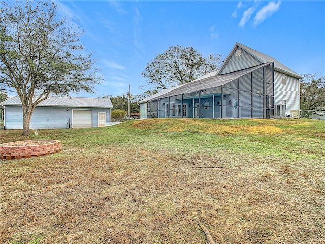 view of yard with an outdoor structure