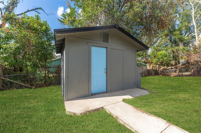 view of outdoor structure with a yard