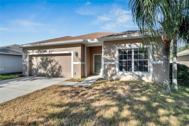 view of front of home featuring a front yard and a garage