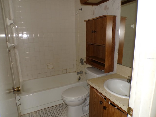 full bathroom featuring tiled shower / bath, tile patterned flooring, vanity, and toilet