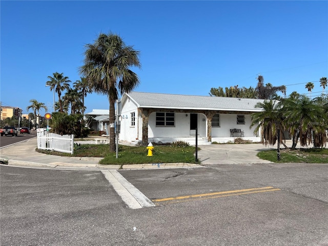 view of front of property