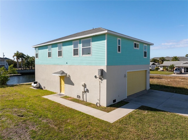 view of side of property featuring a garage and a lawn