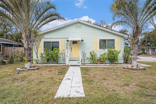 bungalow-style house featuring a front lawn