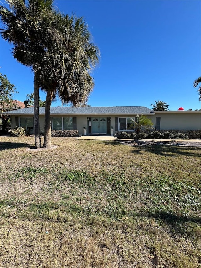 single story home featuring a front lawn