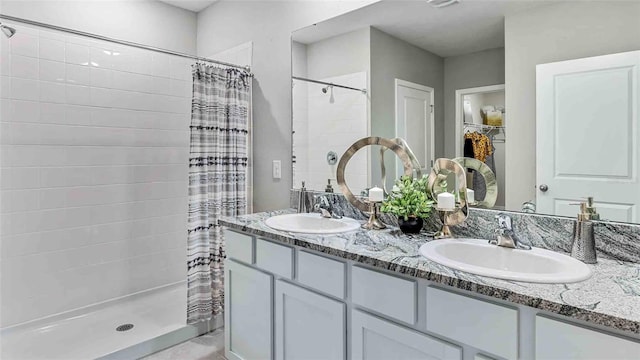 bathroom with a shower with shower curtain and vanity