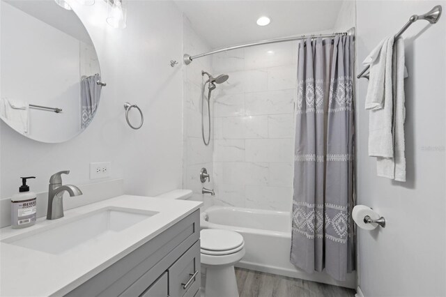 1009 Black Knight Dr, Valrico, FL 33594 - bathroom featuring vanity, shower / bath combo with shower curtain, wood finished floors, and recessed lighting