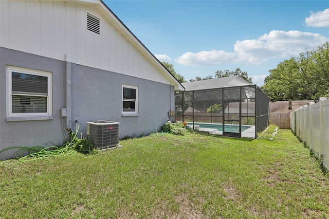 1009 Black Knight Dr, Valrico, FL 33594 - fenced backyard featuring glass enclosure