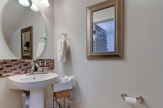 bathroom featuring tasteful backsplash