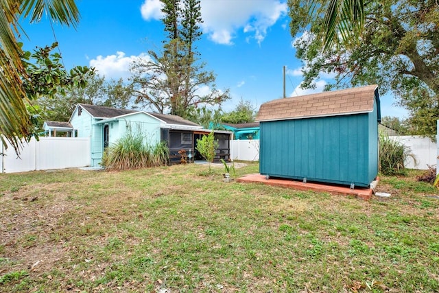 view of yard with a storage unit